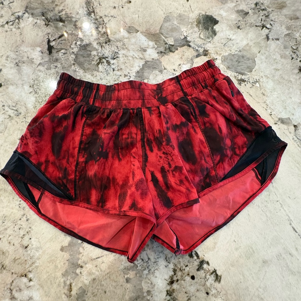 Lululemon Hotty Hot Short (Low-Rise, 2.5”) — Size 4